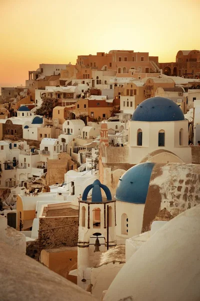 Santorini Skyline Solnedgång Blå Kyrkans Kupol Och Byggnader Grekland — Stockfoto