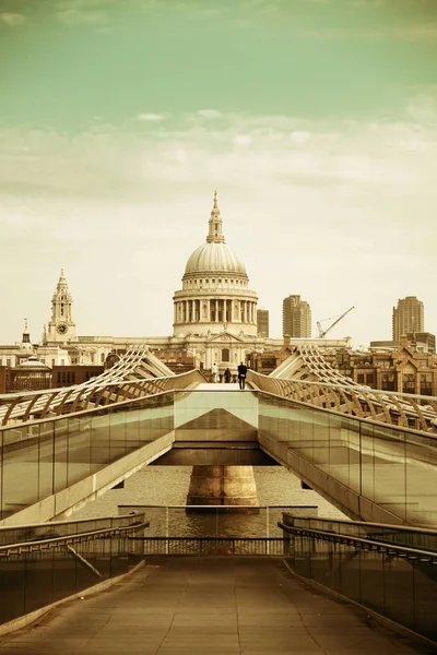 Pauls Cathedral Und Millennium Bridge London — Stockfoto