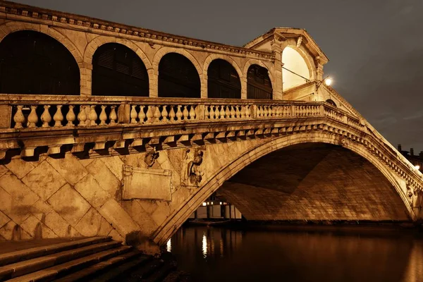 Ponte Rialto Ponte Rialto Sobre Grande Canal Noite Veneza Itália — Fotografia de Stock