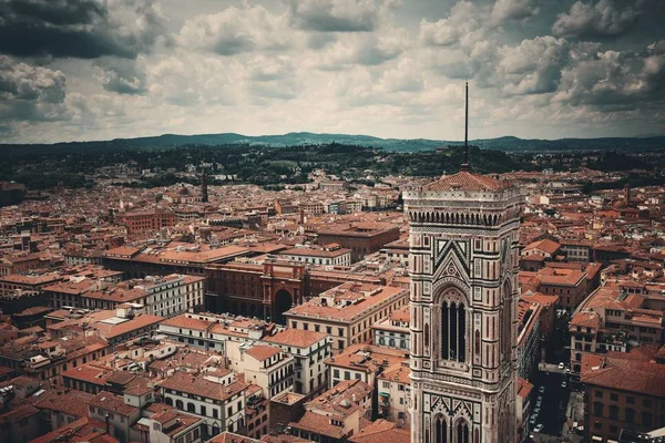 フィレンツェのドゥオーモ サンタ マリア フィオーレ鐘楼とシティスカイラインイタリア — ストック写真