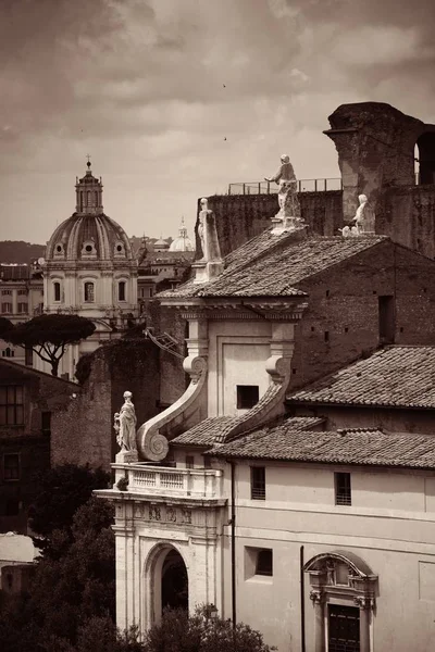 Adembenemend Uitzicht Rome Forum Met Ruïnes Van Historische Gebouwen Italië — Stockfoto