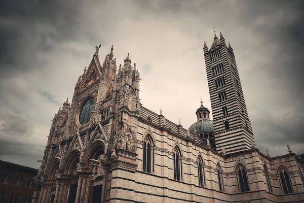 Siena Cathedral Närbild Som Berömda Landmärke Medeltida Stad Mulen Dag — Stockfoto