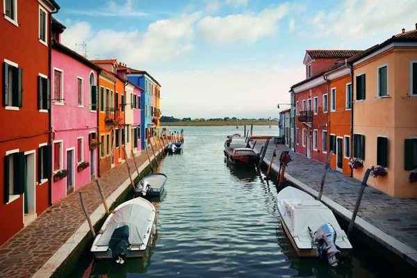 布拉诺多彩的历史建筑和运河 威尼斯 意大利 — 图库照片