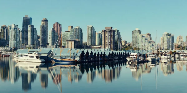 Vancouver Downtown Městských Budov Lodí Odrazy Vody — Stock fotografie