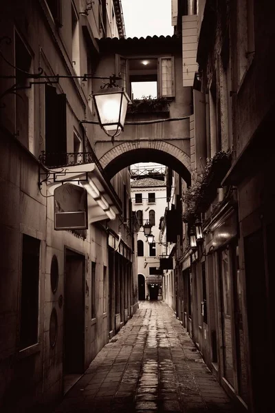 Vista Callejón Con Edificios Históricos Venecia Italia — Foto de Stock