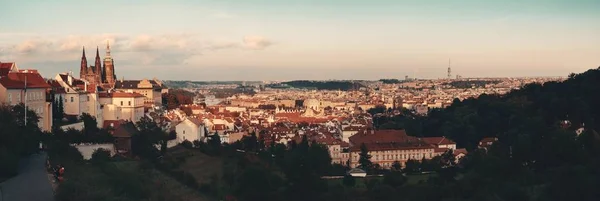 Πράγα Ορίζοντα Στον Τελευταίο Όροφο Ιστορικά Κτίρια Τσεχική Δημοκρατία — Φωτογραφία Αρχείου