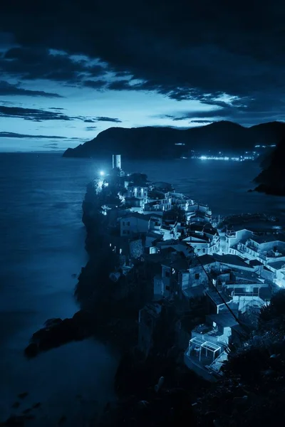Vernazza Noci Budovami Skalách Nad Mořem Cinque Terre Itálie — Stock fotografie