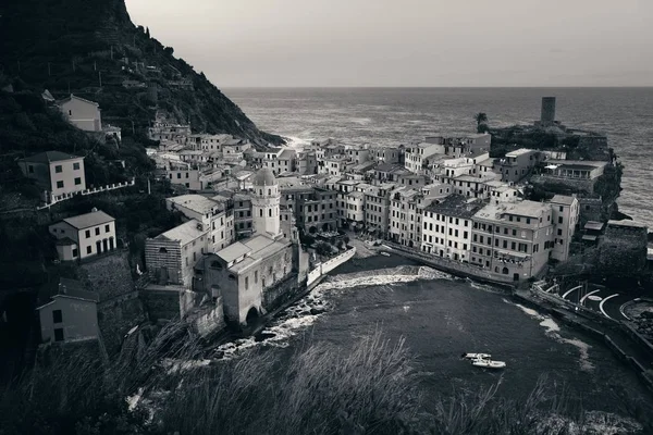 Baía Vernazza Com Edifícios Sobre Rochas Sobre Mar Cinque Terre — Fotografia de Stock