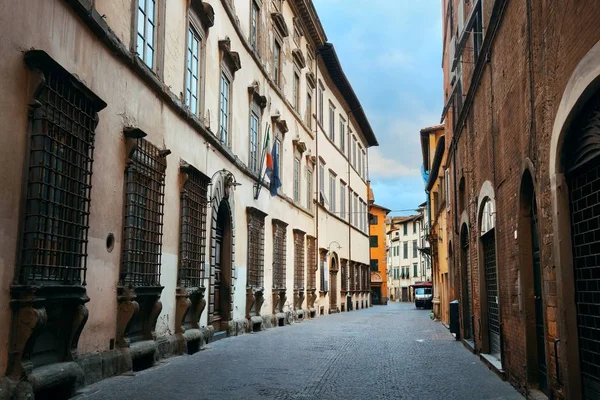Vista Estrecha Calle Antigua Lucca Italia — Foto de Stock