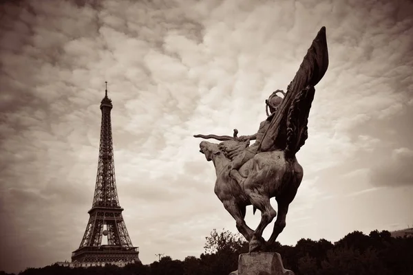 Eiffel Tower Statue Paris France — Stock Photo, Image