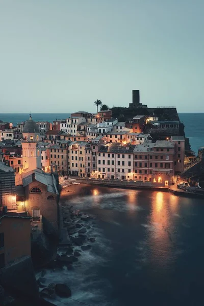 Gece Vernazza Cinque Terre Talya Kayalıklarda Binalar Vardı — Stok fotoğraf