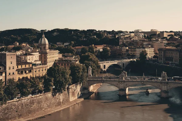 Римський Вигляд Давньою Архітектурою Мостом Річкою Тибр Італії — стокове фото