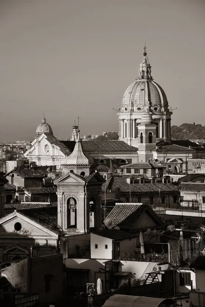 モノクロ イタリアのローマの歴史的建造物のドーム — ストック写真