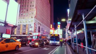 New York City, Amerika Birleşik Devletleri - 30 Ekim 2018: 42 cadde yoğun trafik yürüyüş görünümünde midtown Manhattan New York City.