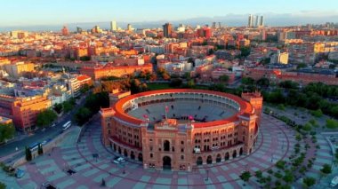 Plaza de Toros de havadan görünümü Las Ventas, gündoğumu. Öyle - Madrid İspanya ünlü bullring.