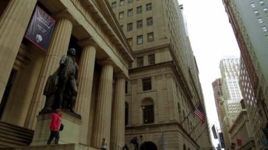 New York City, Amerika Birleşik Devletleri - 30 Ekim 2018: Panoramik Wall Street gökdelenler ile Manhattan şehir merkezindeki ünlü finans merkezi olarak.