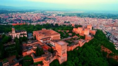 Gündoğumu, Alhambra Granada İspanya havadan görünümü.