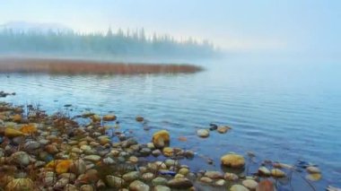 Puslu sabah timelapse Gölü - Jasper National Park, Amerika Birleşik Devletleri içinde kaydırma.