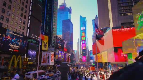 Нью Йорк Сентября 2018 Года Таймс Сквер Переполненным Билбордом Людьми — стоковое видео