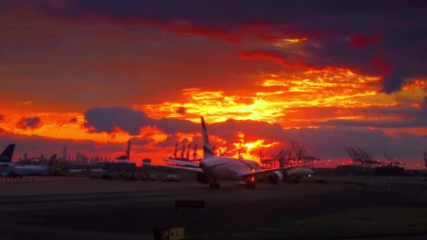 美国瓦萨纽瓦克 2018年6月28日 纽瓦克自由国际机场 Ewr 在日出时与飞机 Ewr 是美国第15个最繁忙的机场 — 图库视频影像
