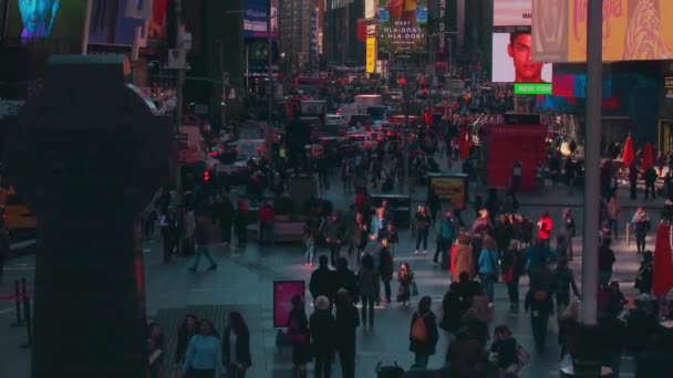 Νέα Υόρκη Σεπτεμβρίου 2018 Times Square Πολυσύχναστη Κυκλοφορίας Πινακίδα Και — Αρχείο Βίντεο