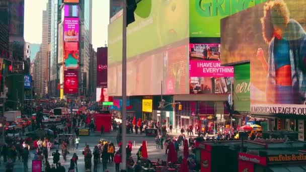 New York City Sept 2018 Times Square Crowded Traffic Billboard — Stock Video