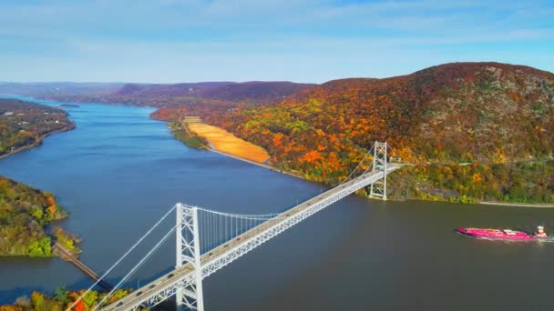 Hudson Nehri Renkli Yeşillik Ile Sonbahar New York Eyaletinde Bridge — Stok video
