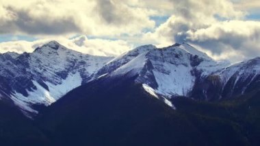 Banff Ulusal Parkı, Kanada'da buzulların Panorama görünüm.