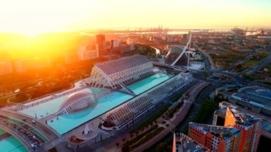 Valencia, İspanya - 28 Mayıs 2018: Valencia Hava görünümünü gündoğumu, İspanya modern binalar ile