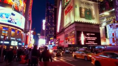 New York City, Amerika Birleşik Devletleri - 30 Ekim 2018: 42 cadde görünümü midtown Manhattan New York City ile yaya ve trafik.