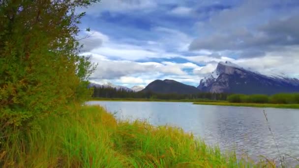 Timelapse Vermilion Tavak Napos Waterfront Megtekintése Banff National Park Amerikai — Stock videók