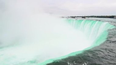 Horseshoe Falls Kanada'da panoramik manzaralı.