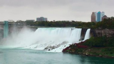 Niagara Falls, Kanada - 28 Eylül 2018: American Falls closeup Niagara Falls, Kanada bir şelale gibi. Niagara Şelalesi dünyanın üç büyük şelaleler biridir.