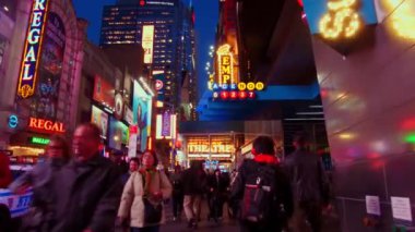 New York City, Amerika Birleşik Devletleri - 30 Ekim 2018: 42 cadde tiyatro bölgesi görünümünde midtown Manhattan New York City.