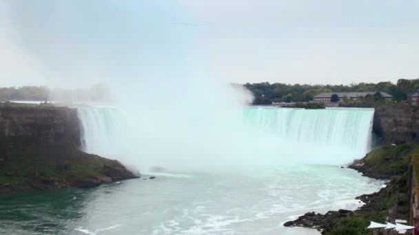 Grupo Ganso Canadiense Volando Por Horseshoe Falls Como Parte Las — Vídeos de Stock