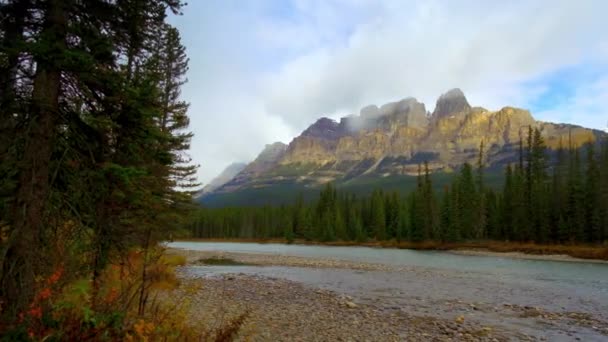 Banff Canada Septembre 2018 Château Montagne Timelapse Journée Nuageuse Montagne — Video