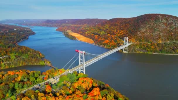 Hudson Nehri Renkli Yeşillik Ile Sonbahar New York Eyaletinde Bridge — Stok video