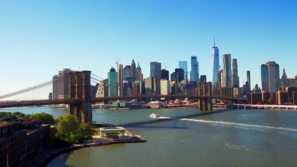 Výhledem Nábřeží Centru Manhattanu Brooklynským Mostem Finanční Čtvrť Mrakodrapů New — Stock video