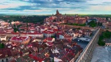 Segovia Katedrali Roma su kemeri, Segovia ve antik mimari İspanya'nın havadan görünümü.