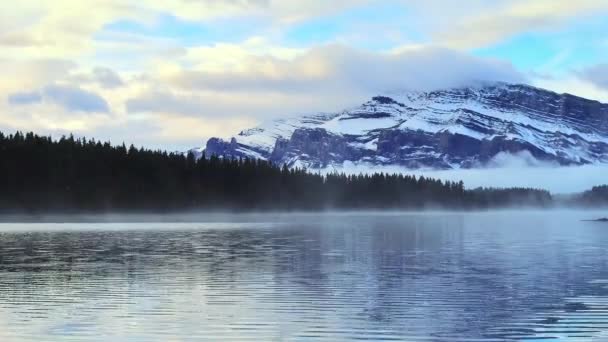 Vista Panorámica Del Lago Two Jack Parque Nacional Banff Canadá — Vídeos de Stock