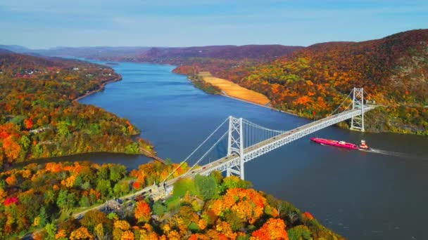 Hudson Nehri Renkli Yeşillik Ile Sonbahar New York Eyaletinde Bridge — Stok video
