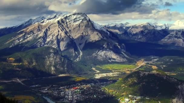 Closeup Πανοραμική Θέα Των Βουνών Εθνικό Πάρκο Μπανφ Καναδάς — Αρχείο Βίντεο