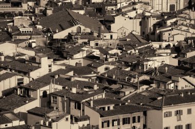 İtalya 'da Floransa' da eski binaların çatıları siyah beyaz