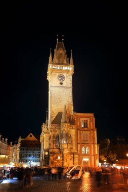 Prag Cumhuriyeti 'nin Eski Şehir Meydanı' ndaki Çan Kulesi