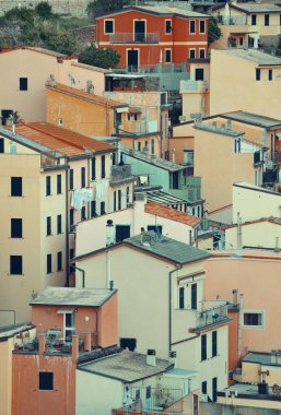 İtalya 'nın Cinque Terre kentindeki dağdan Riomaggiore izlendi.