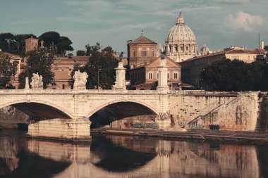 Vatikan 'da Tiber Nehri ve St. Peters Bazilikası