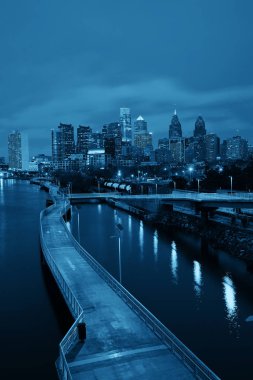 Şehir mimarisi ile Philadelphia gökdelenleri.
