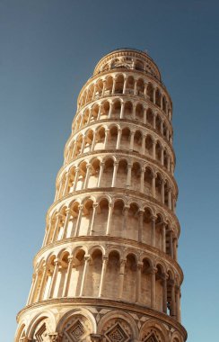İtalya, Pisa 'daki eğik kule dünya çapında bilinen bir simgedir..