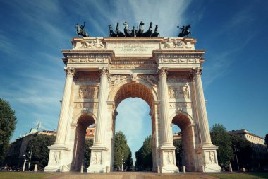 Barış Kemeri, veya İtalyanca Arco della Pace, Milano, İtalya.