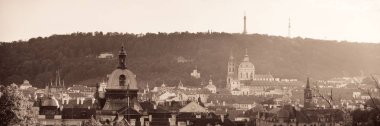 Çek Cumhuriyeti 'nde tarihi binalar manzaralı Prag silueti manzarası.